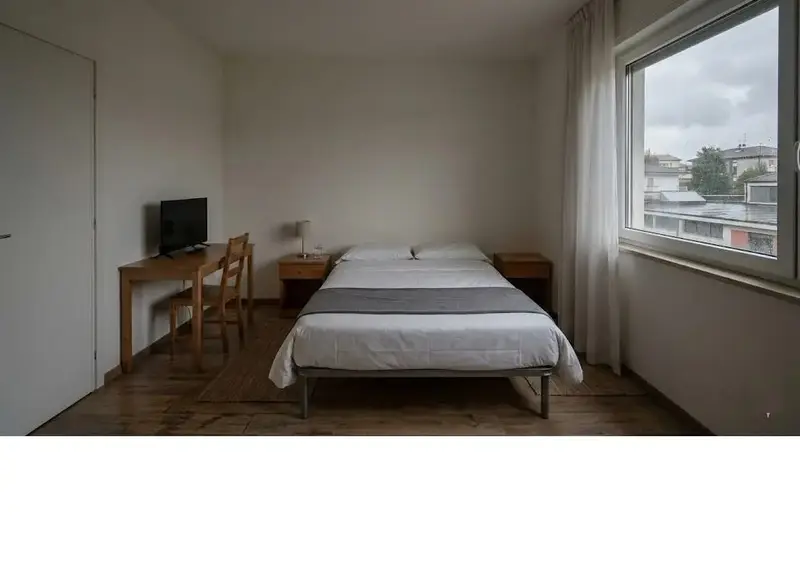 Anonymous generic BnB room before KittedStay decoration kit